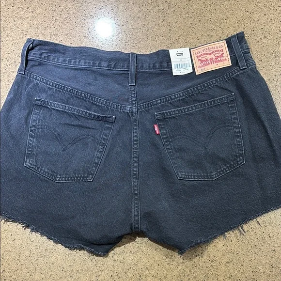 Levi's Women's Black Denim 501 Red Tag Shorts Size 34 Button Front - Picture 7 of 9